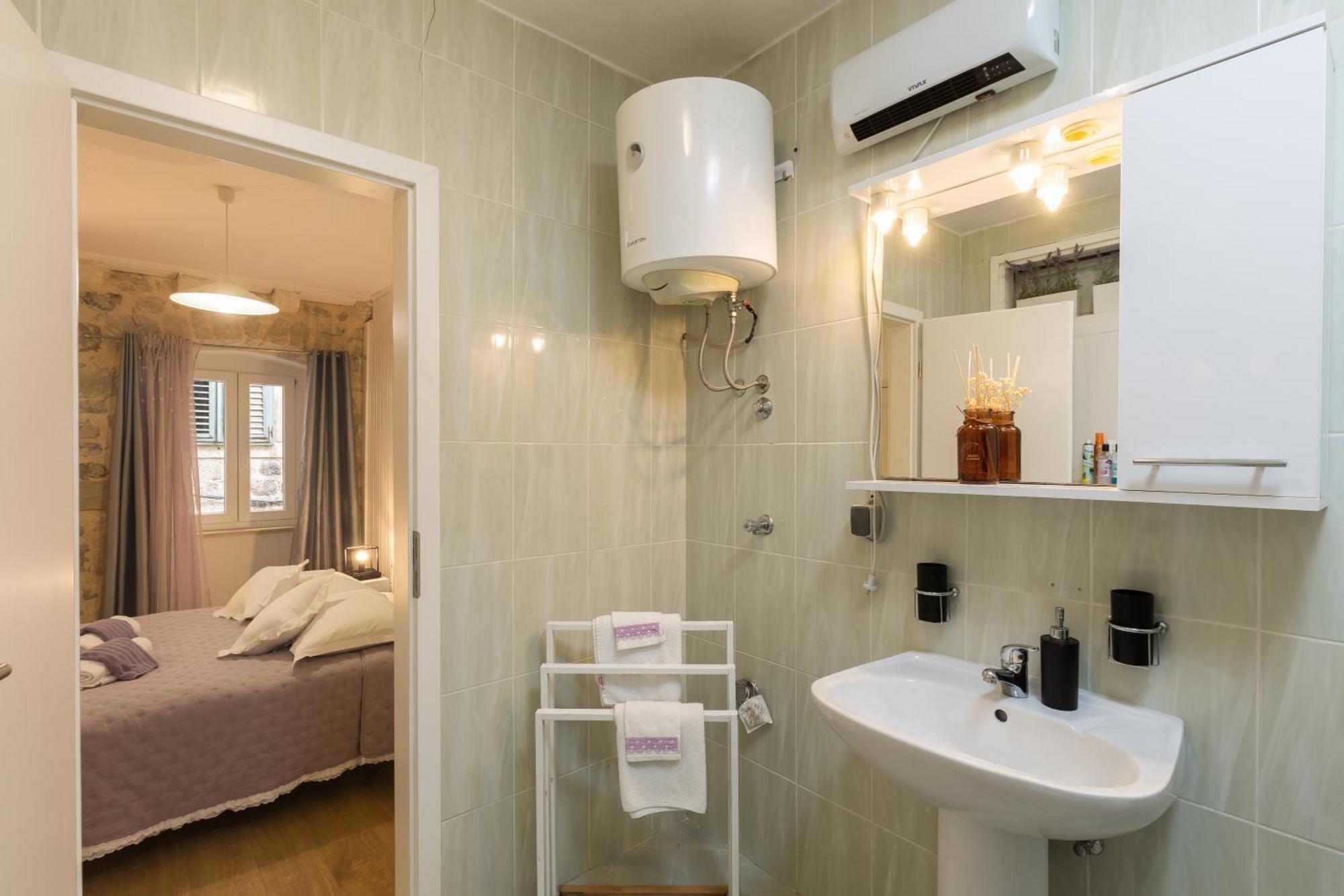 Tomasi Guest house *